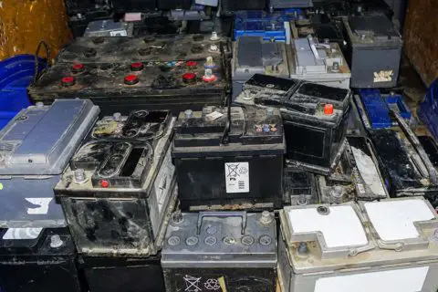 8 Signs Your Car Battery Is Dying - Things To Take Note